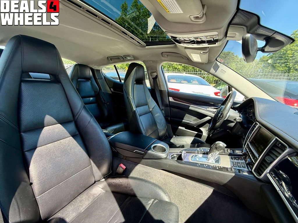 Used 2016 Porsche Panamera RWD image 30