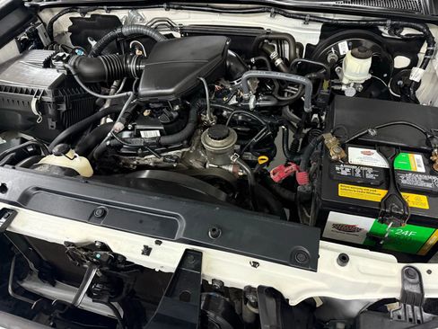 Used 2017 Toyota Tacoma 2WD Access Cab image 40