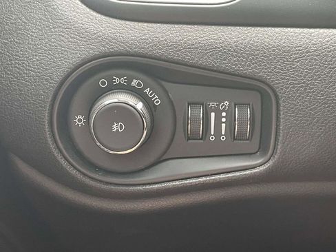 Used 2022 Jeep Renegade Limited w/ Sun, Sound & Wheels Group AWD/4WD image 28