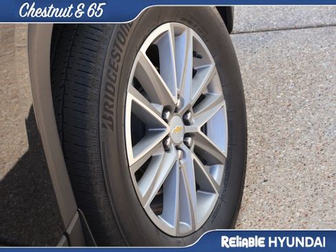 Used 2023 Chevrolet Traverse LT FWD image 41