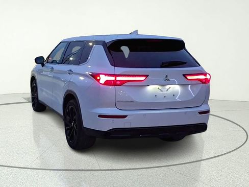 Used 2022 Mitsubishi Outlander SE FWD image 5