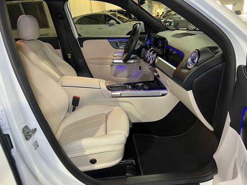 Used 2025 Mercedes-Benz GLB 250 image 12