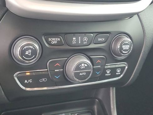 Used 2018 Jeep Cherokee Trailhawk w/ Trailer Tow Group image 29