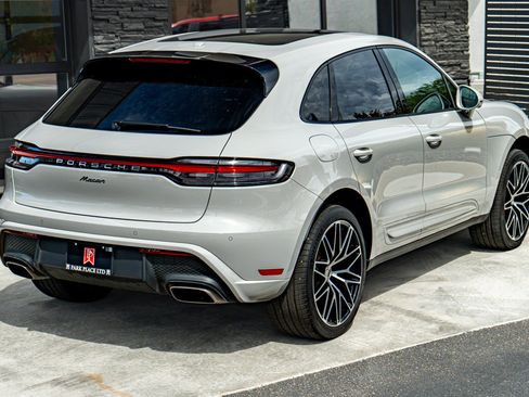 Used 2025 Porsche Macan AWD/4WD image 11