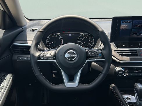 Used 2025 Nissan Altima 2.5 SV w/ SV Premium Package FWD image 16