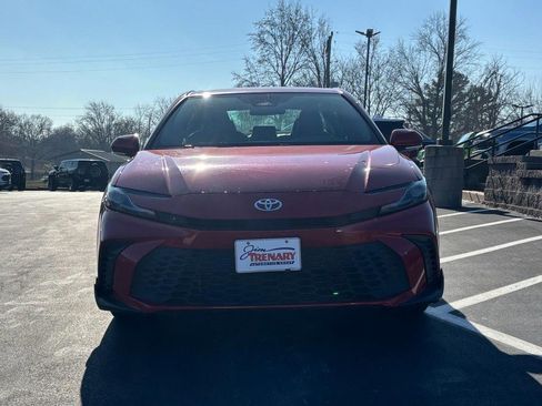 Used 2025 Toyota Camry SE image 9