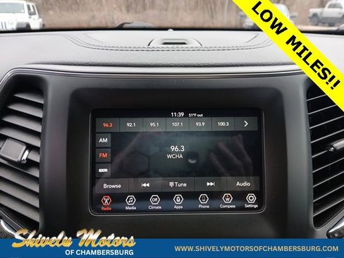 Used 2020 Jeep Cherokee Latitude Plus image 18
