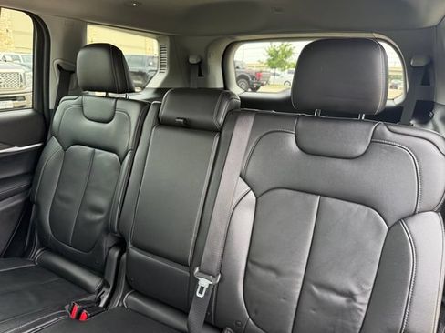 Used 2022 Jeep Grand Cherokee L Limited AWD/4WD image 27