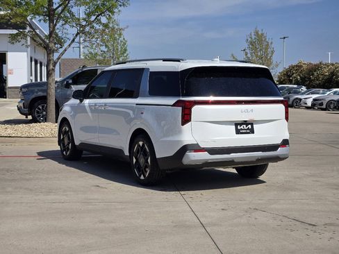 New 2026 Kia Carnival EX image 3