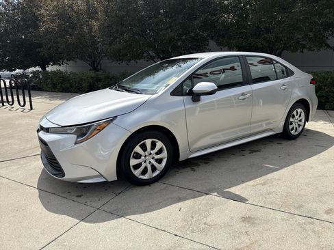 Used 2025 Toyota Corolla LE FWD image 3