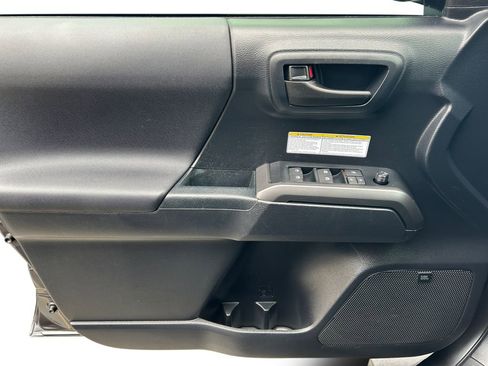 Used 2019 Toyota Tacoma TRD Off-Road AWD/4WD image 25