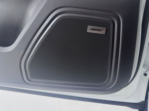 Certified 2025 Porsche Macan AWD/4WD image 9