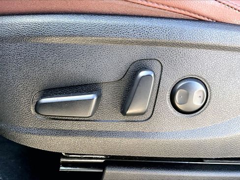 Used 2024 Kia Telluride EX w/ EX Captain's Chair Package FWD image 30