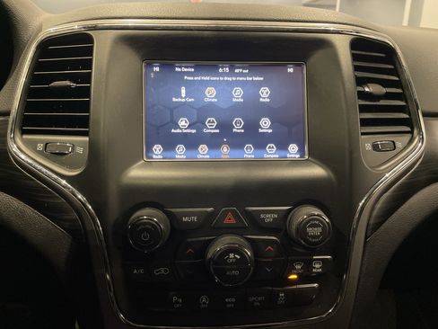 Used 2020 Jeep Grand Cherokee Laredo image 23