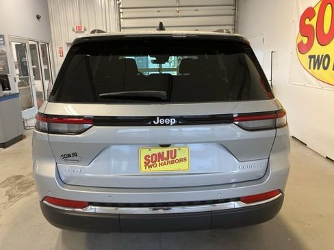 Used 2025 Jeep Grand Cherokee Laredo X w/ Luxury Tech Group I image 5