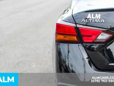 Used 2024 Nissan Altima 2.5 SV FWD image 12