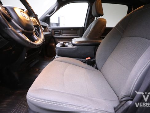 Used 2022 RAM 3500 Tradesman w/ Chrome Appearance Group image 10