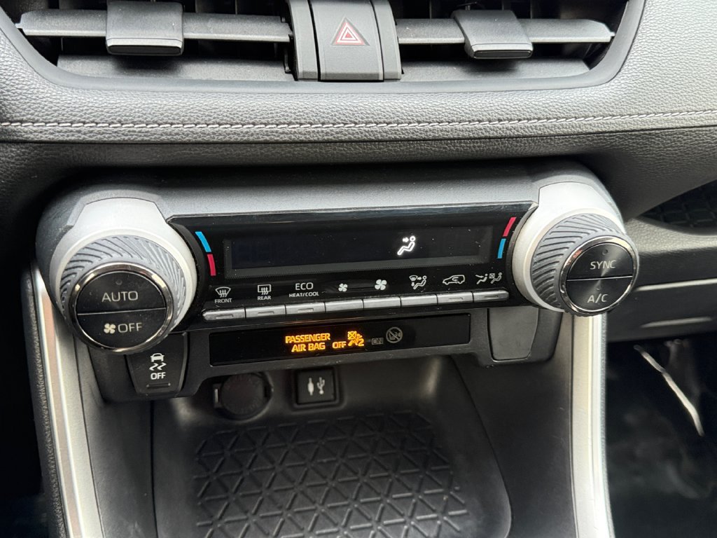 Used 2019 Toyota RAV4 XLE FWD image 16