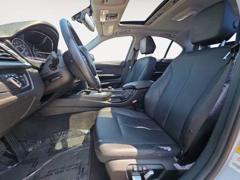 Used 2017 BMW 320i Sedan RWD image 9