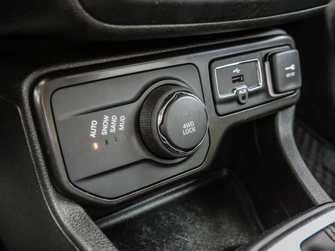 Used 2023 Jeep Renegade Latitude AWD/4WD image 44