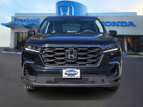 Certified 2023 Honda Pilot LX image 2