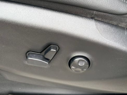 Used 2020 Chrysler Pacifica Touring-L Plus image 19