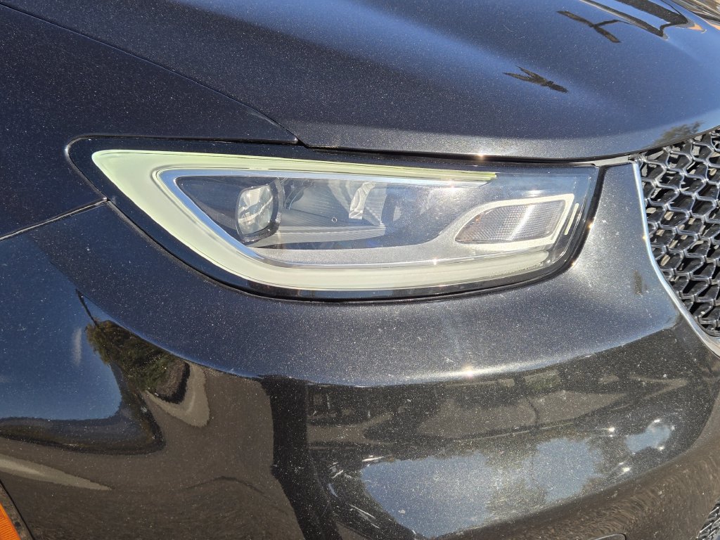 Used 2024 Chrysler Pacifica Touring-L FWD image 12