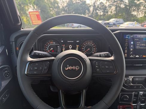 Used 2026 Jeep Gladiator Mojave AWD/4WD image 21