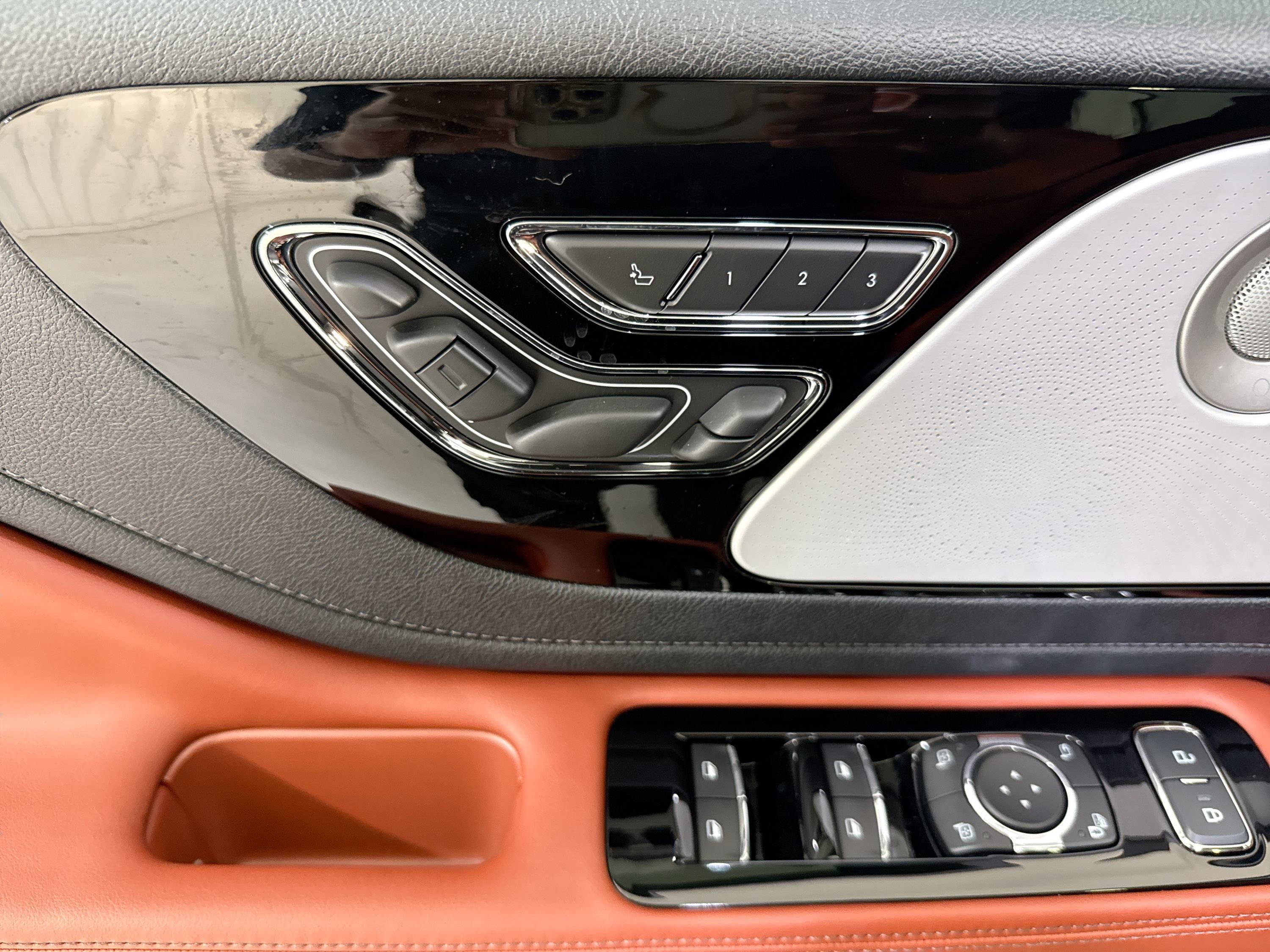 Used 2025 Lincoln Aviator Reserve w/ Equipment Group 201A AWD/4WD image 11