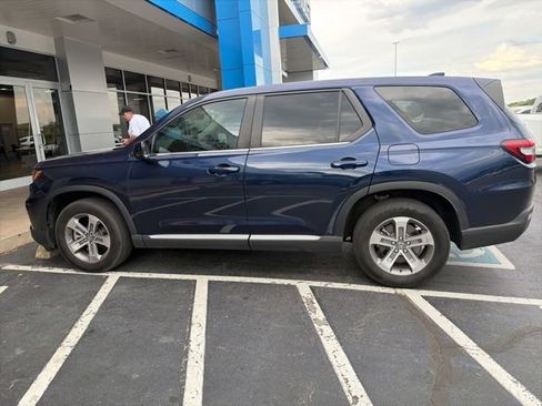 Used 2025 Honda Pilot EX-L image 2