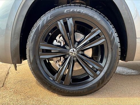 Used 2023 Volkswagen Atlas SEL R-Line image 8