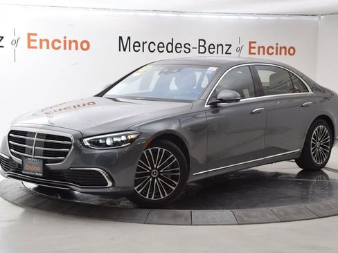 Used 2025 Mercedes-Benz S 580 4MATIC Sedan image 2