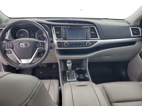 Used 2019 Toyota Highlander SE image 22