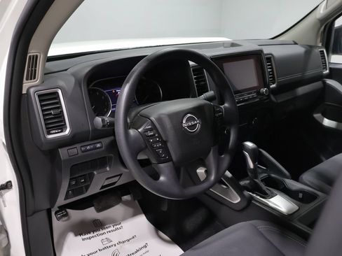 Used 2024 Nissan Frontier SV AWD/4WD image 16