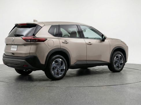 Used 2025 Nissan Rogue SV AWD/4WD image 9