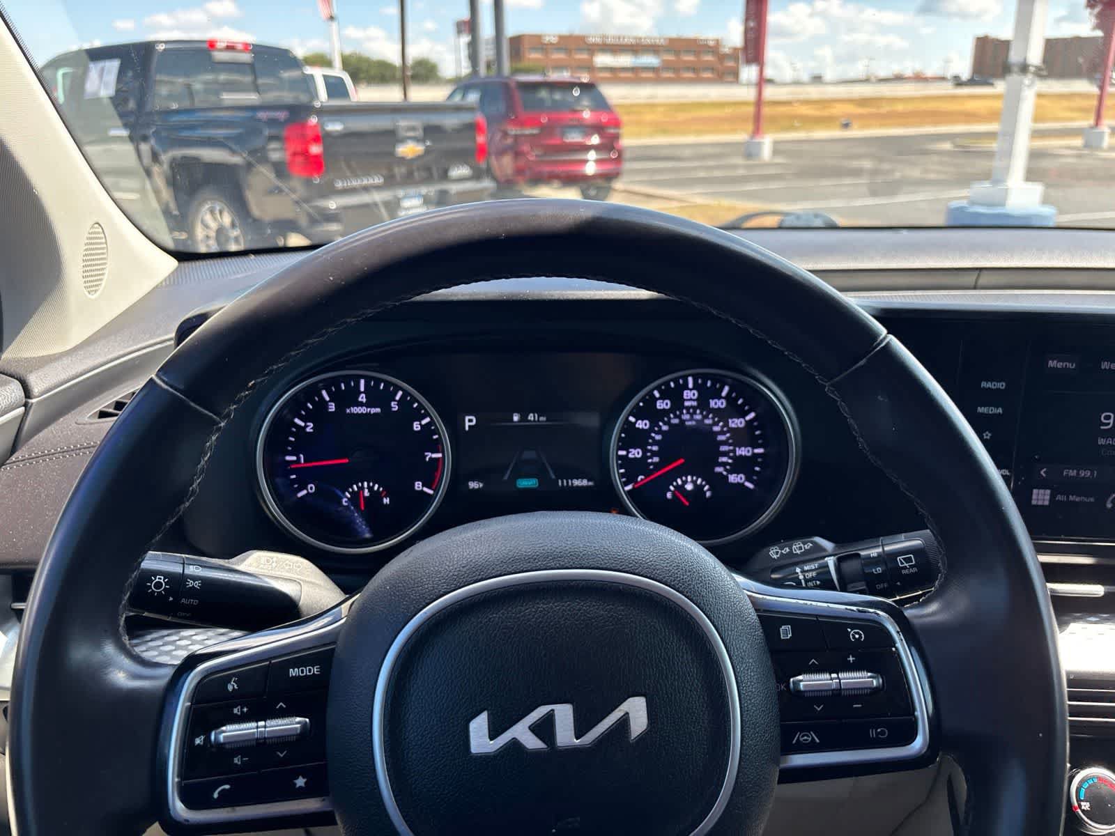 Used 2023 Kia Carnival LX FWD image 20