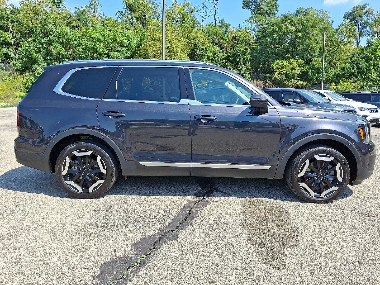 Used 2025 Kia Telluride EX w/ EX Captain's Chair Package AWD/4WD image 7