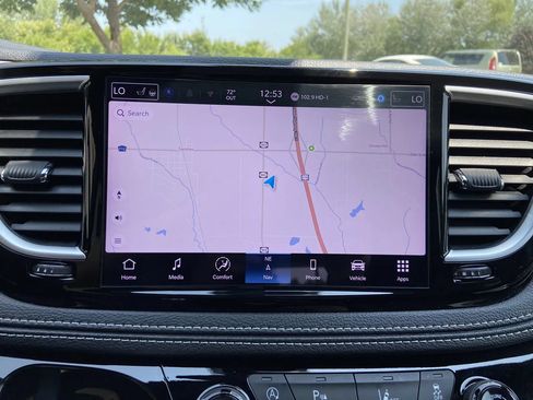 Used 2025 Chrysler Pacifica Limited FWD image 22
