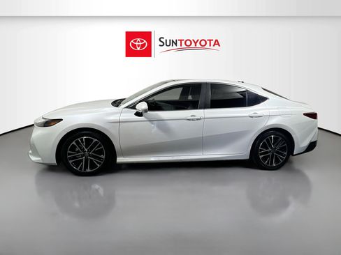 Used 2025 Toyota Camry XLE FWD image 6