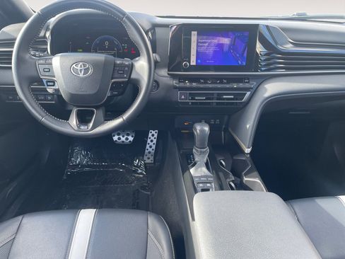 Used 2025 Toyota Camry SE image 10