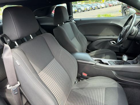 Used 2018 Dodge Challenger SXT RWD image 6