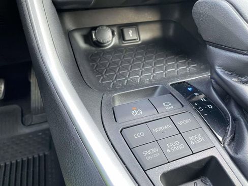 Used 2020 Toyota RAV4 XLE image 41