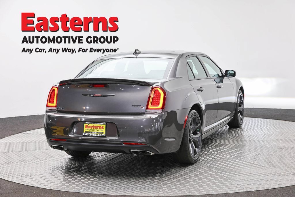 Used 2023 Chrysler 300 S RWD image 5