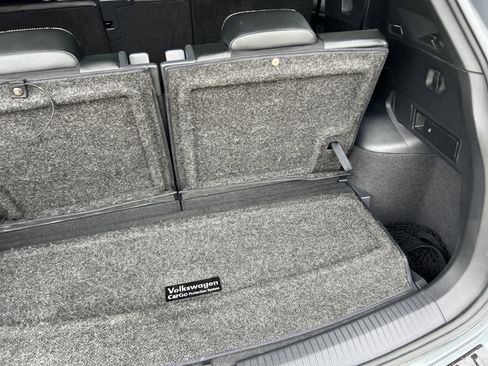 Certified 2023 Volkswagen Tiguan SE R-Line FWD image 31