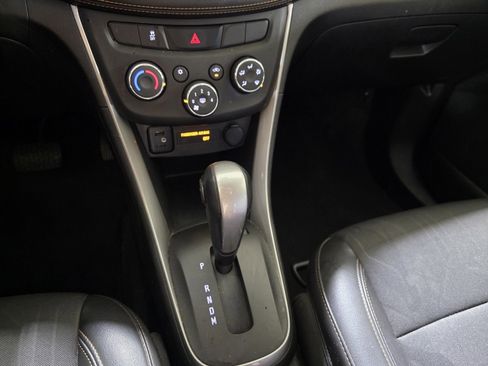 Used 2017 Chevrolet Trax LT w/ LT Convenience Package image 19