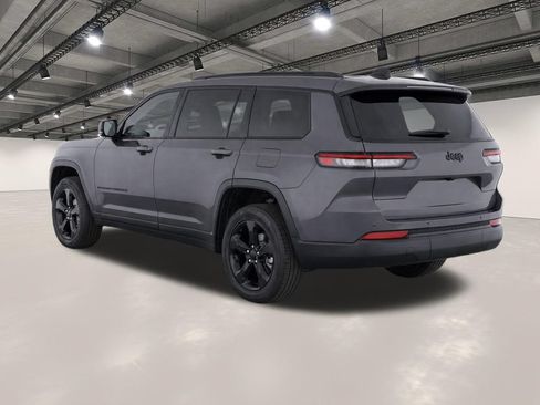 Used 2023 Jeep Grand Cherokee L Laredo RWD image 3