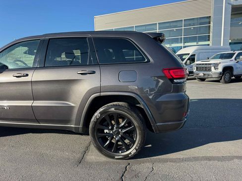 Used 2021 Jeep Grand Cherokee Laredo X image 4