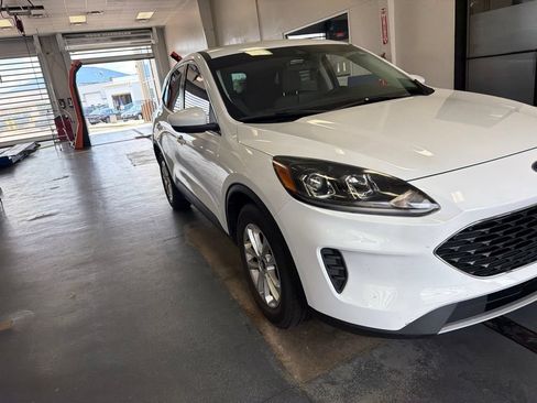 Used 2021 Ford Escape SE FWD image 1