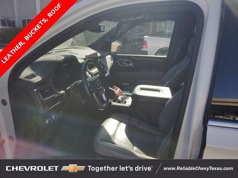 Used 2022 GMC Yukon XL SLT w/ SLT Premium Package image 4