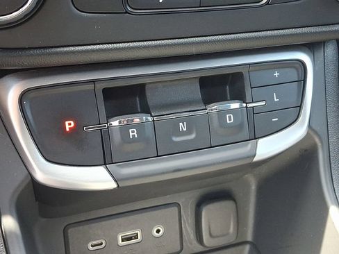 Used 2022 GMC Terrain SLE FWD image 15